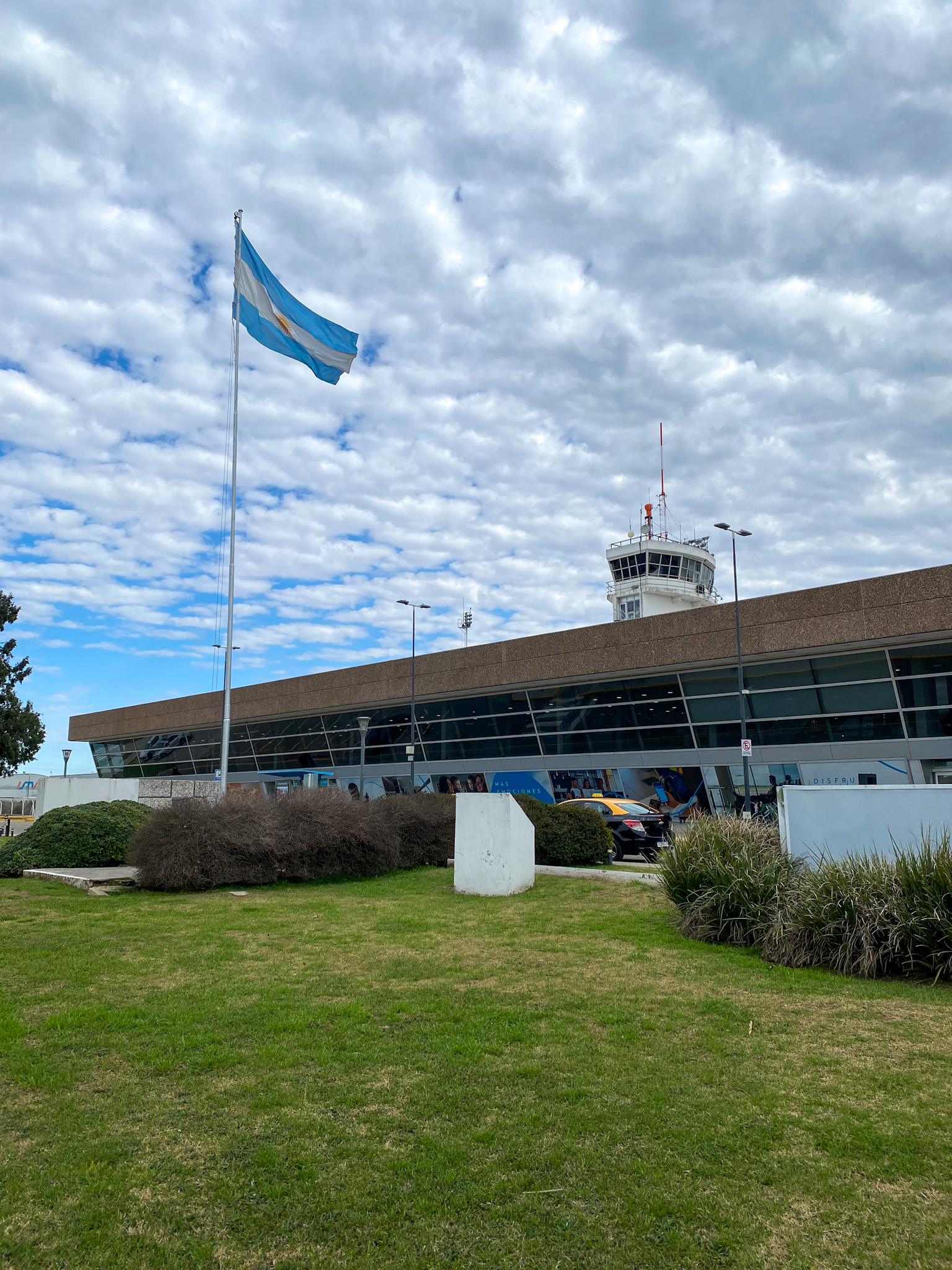 El desierto del Obrador, regresa un ex Barreto y la pelea por un hangar en el aeropuerto